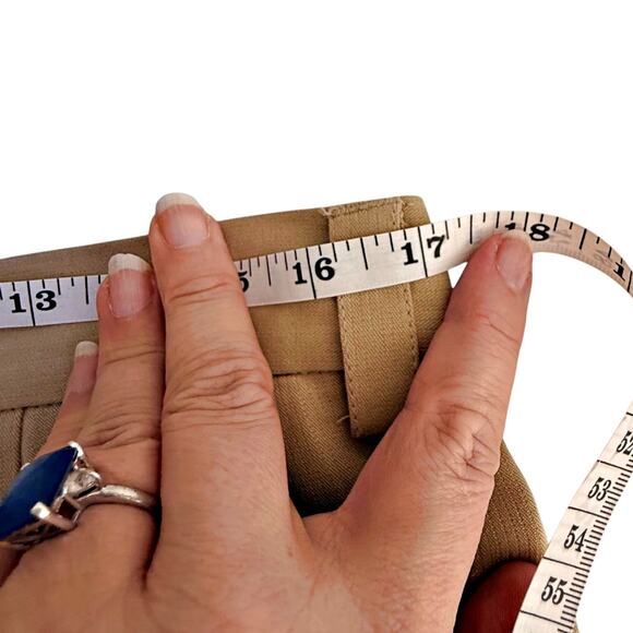 Tommy Bahama Tan Khaki Beige 100% Silk Shorts Sz 34 9" Inseam Front Pleat - Picture 6 of 8